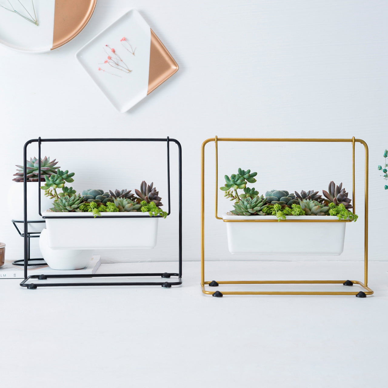 Geometrischer Keramik-Blumentopf mit Eisenständer