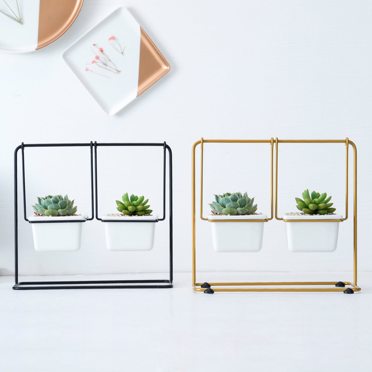 Geometrischer Keramik-Blumentopf mit Eisenständer