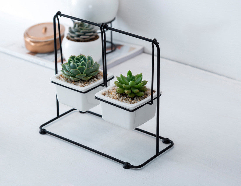 Geometrischer Keramik-Blumentopf mit Eisenständer